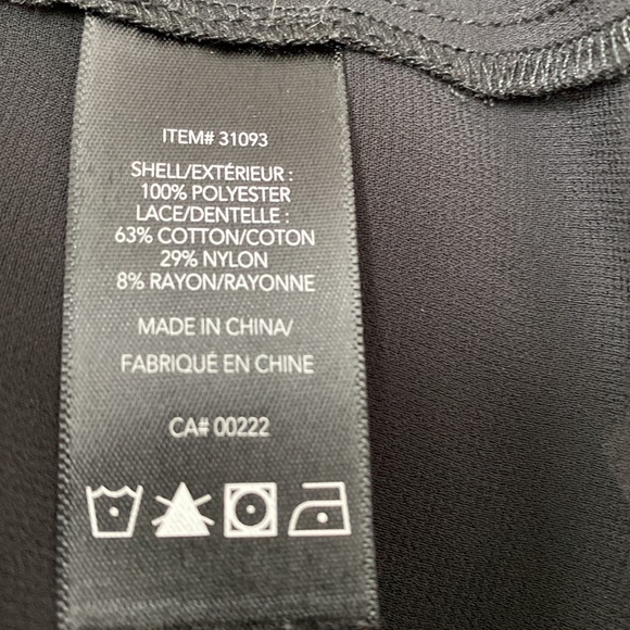 Women’s sleeveless top. Light/airy breathable. Loose pleated back, lace accents. - Picture 4 of 4